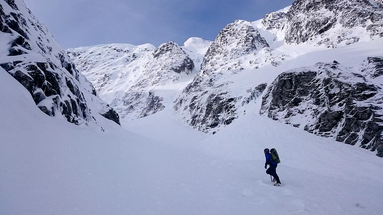 scotish winter mountaineering course