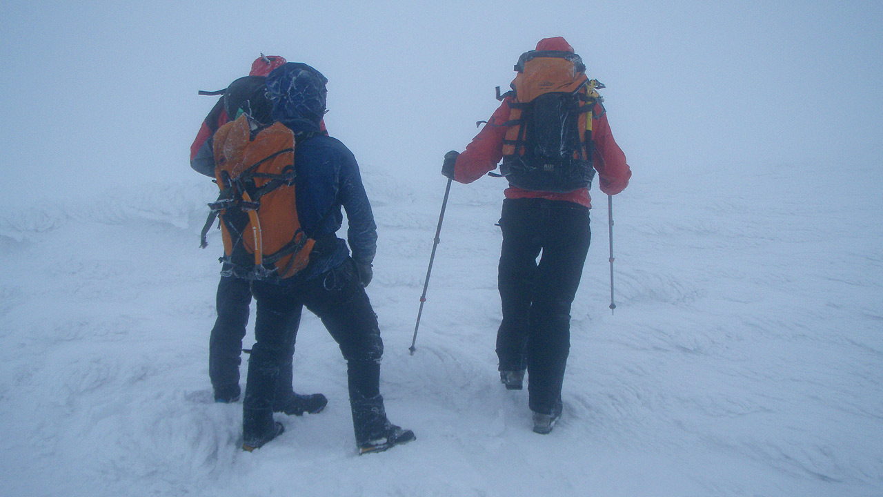 scotish winter mountaineering course